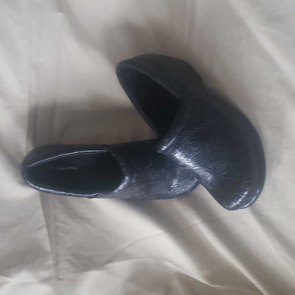 Yuu Bethanee clogs in black size 8w like new
